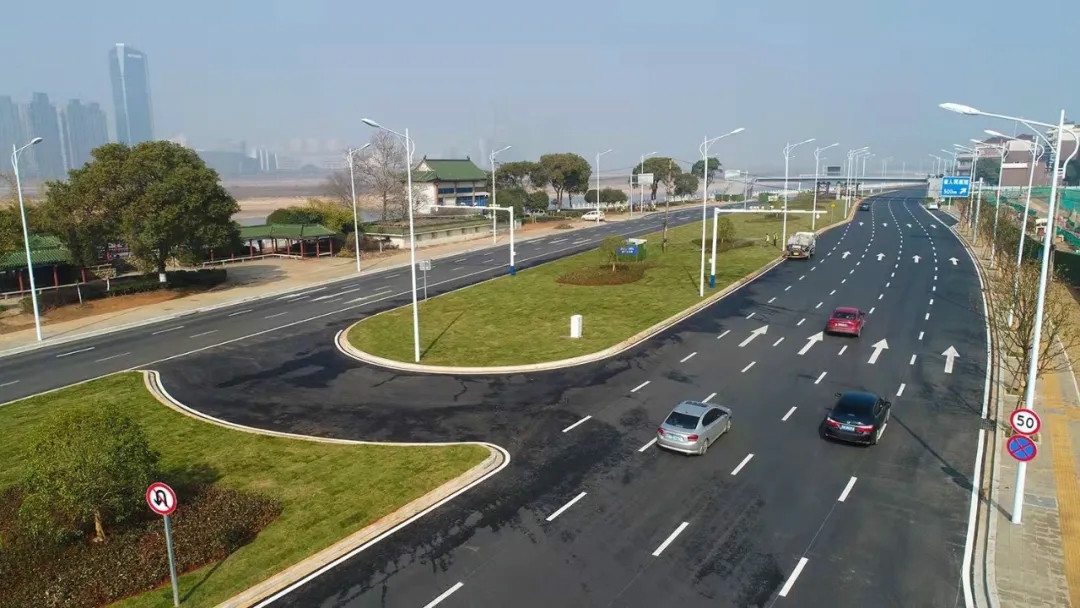 “不堵車了，通過時間至少縮短了三分之二” 沿江中北大道提升改造（一期）工程主線通車方便市民出行