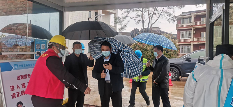 集團公司黨委委員、副總經(jīng)理羅輝赴西二環(huán)高速項目檢查疫情防控及項目推進工作